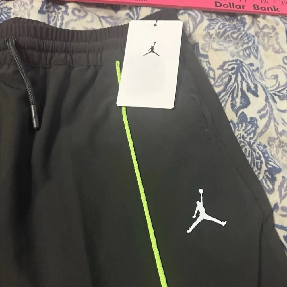 YOUTH  NIKE JORDAN JUMPMAN BLACK TRACK PANTS w.green Stripe BAGGY Sz-Lg. NWT